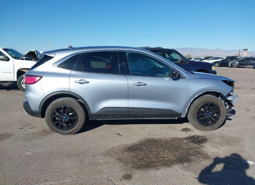 Photo 14 of 2022 Ford Escape SE (VIN 1FMCU0G63NUB11195)