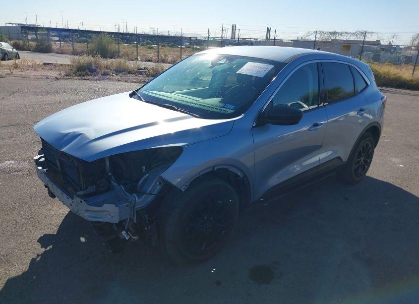 Photo 2 of 2022 Ford Escape SE (VIN 1FMCU0G63NUB11195)