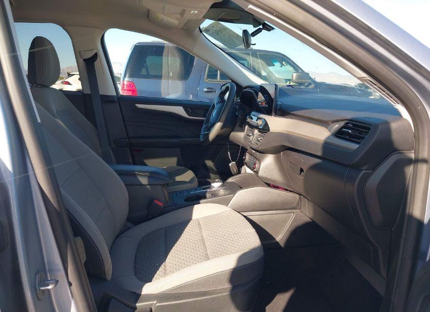 Photo 5 of 2022 Ford Escape SE (VIN 1FMCU0G63NUB11195)