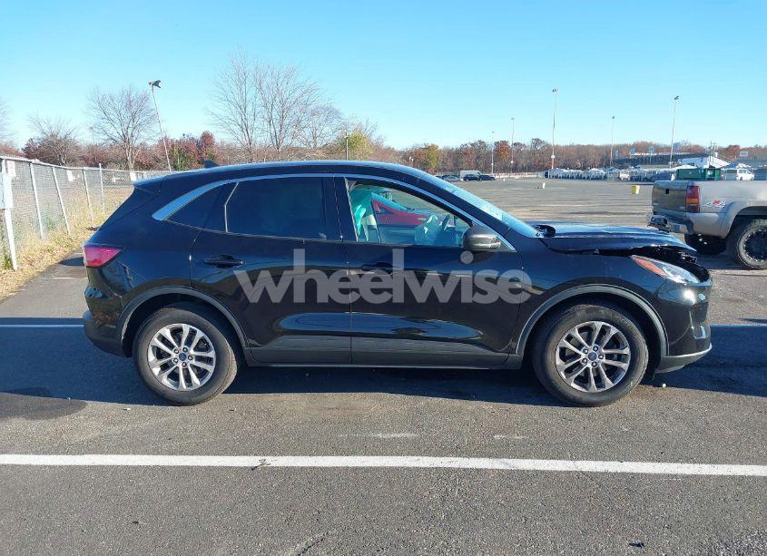 Photo 13 of 2022 Ford Escape SE (VIN 1FMCU0G63NUB14632)
