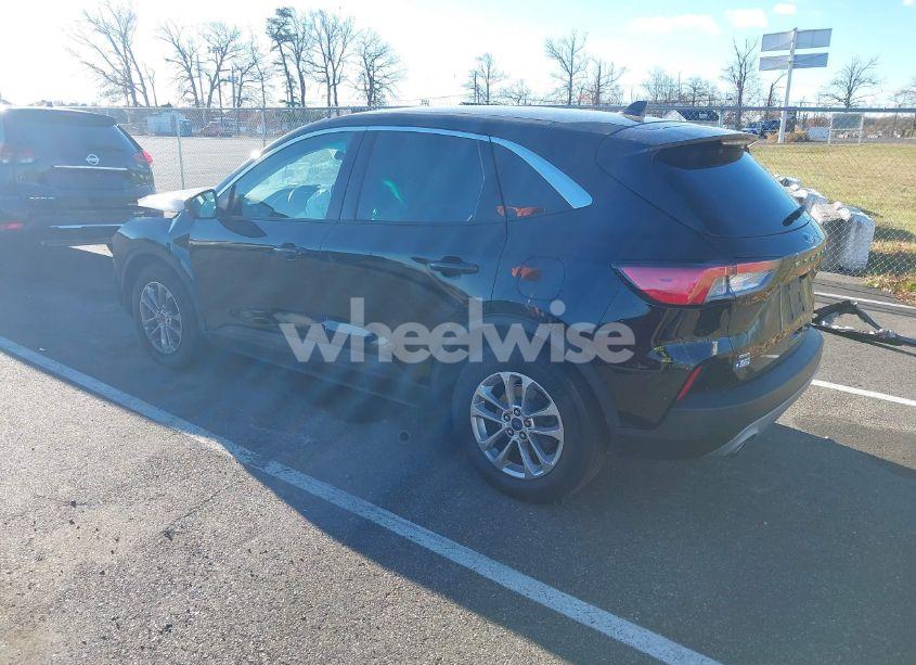 Photo 3 of 2022 Ford Escape SE (VIN 1FMCU0G63NUB14632)