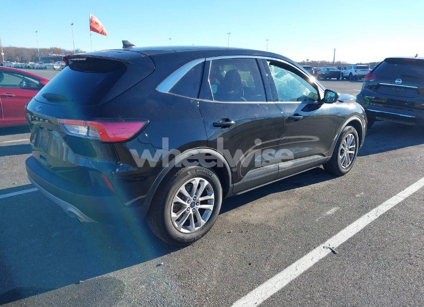 Photo 4 of 2022 Ford Escape SE (VIN 1FMCU0G63NUB14632)