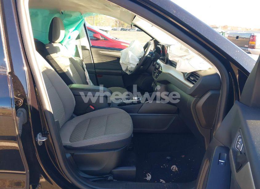 Photo 5 of 2022 Ford Escape SE (VIN 1FMCU0G63NUB14632)