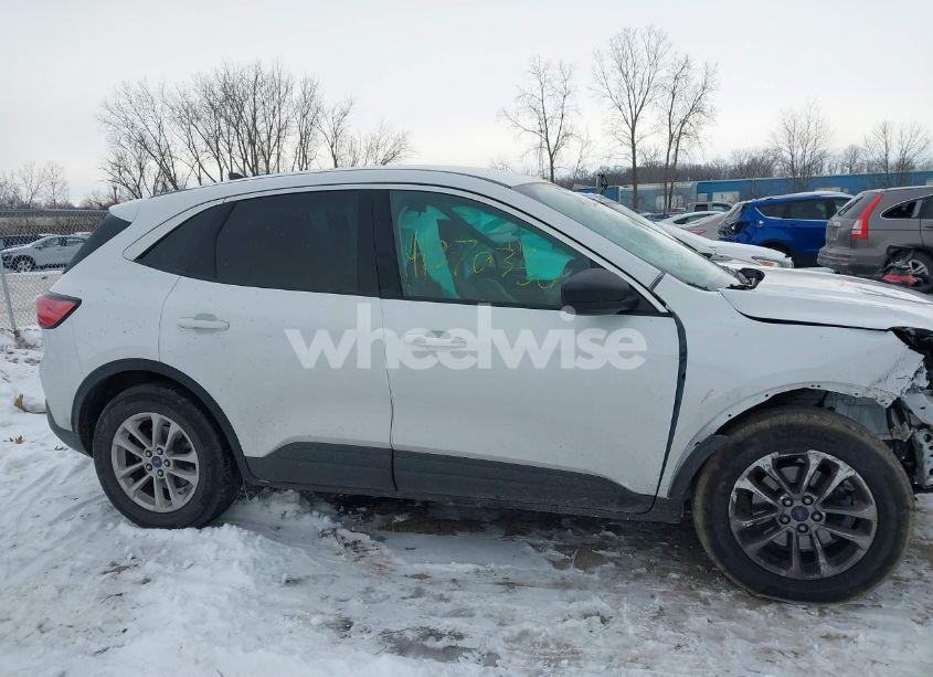 Photo 13 of 2022 Ford Escape SE (VIN 1FMCU0G63NUB23542)