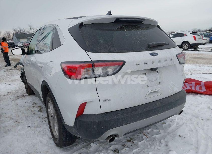 Photo 3 of 2022 Ford Escape SE (VIN 1FMCU0G63NUB23542)