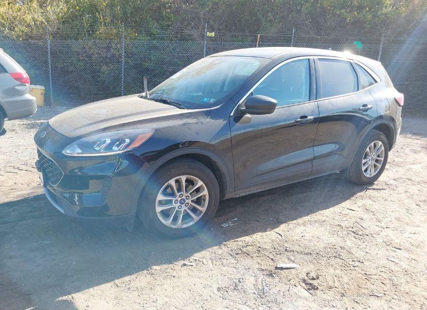 Photo 2 of 2022 Ford Escape SE (VIN 1FMCU0G63NUB67430)