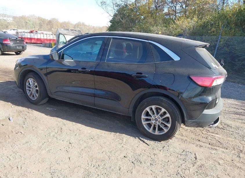 Photo 3 of 2022 Ford Escape SE (VIN 1FMCU0G63NUB67430)