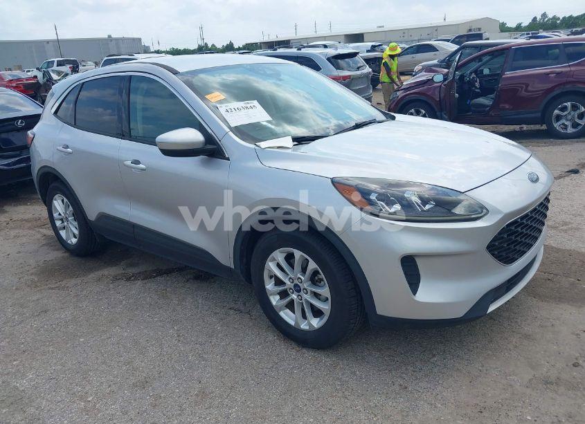 2020 Ford Escape SE (VIN 1FMCU0G64LUA32826) main photo