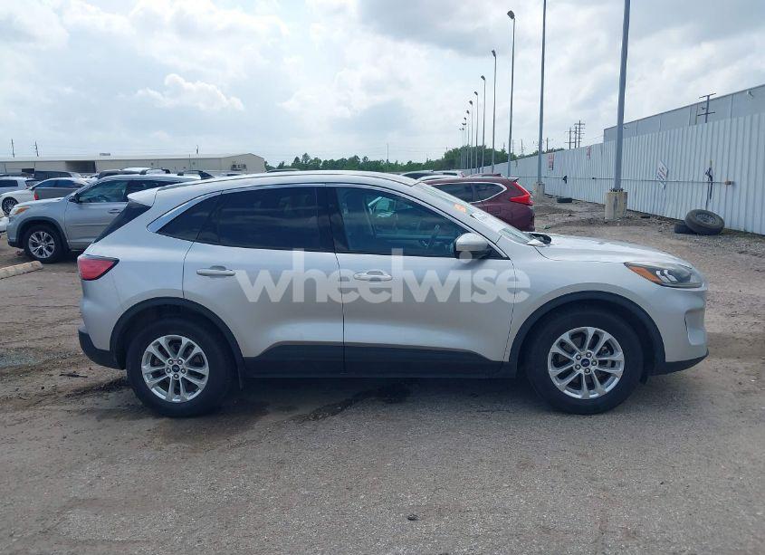 Photo 13 of 2020 Ford Escape SE (VIN 1FMCU0G64LUA32826)