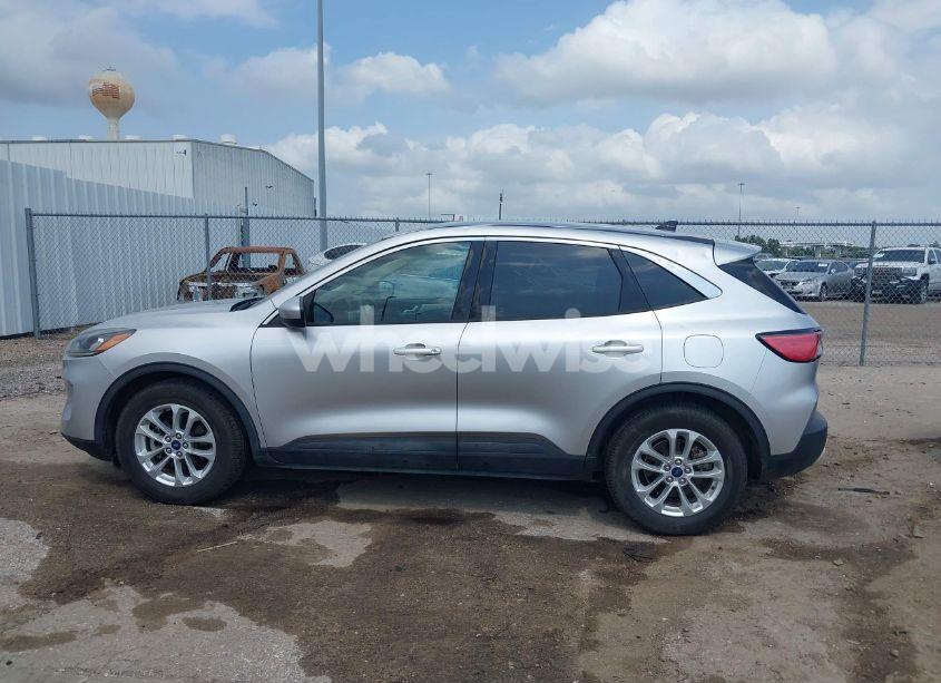Photo 14 of 2020 Ford Escape SE (VIN 1FMCU0G64LUA32826)