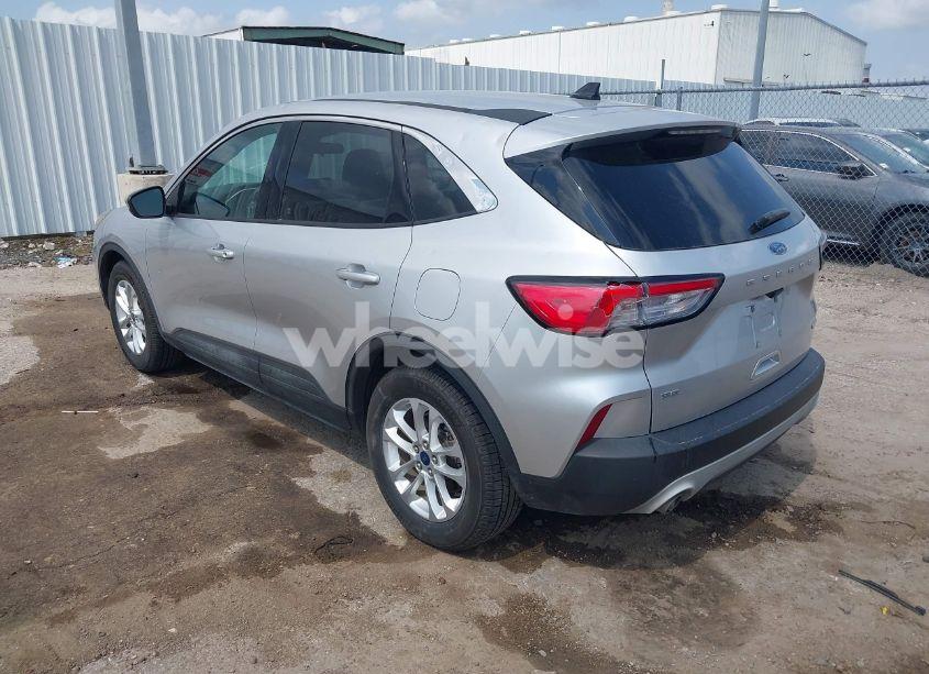 Photo 3 of 2020 Ford Escape SE (VIN 1FMCU0G64LUA32826)