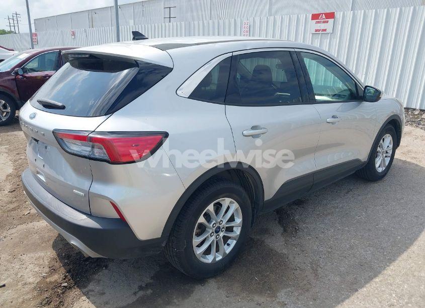 Photo 4 of 2020 Ford Escape SE (VIN 1FMCU0G64LUA32826)