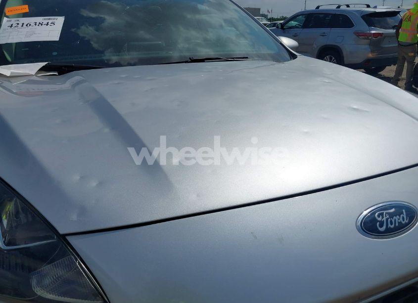 Photo 6 of 2020 Ford Escape SE (VIN 1FMCU0G64LUA32826)