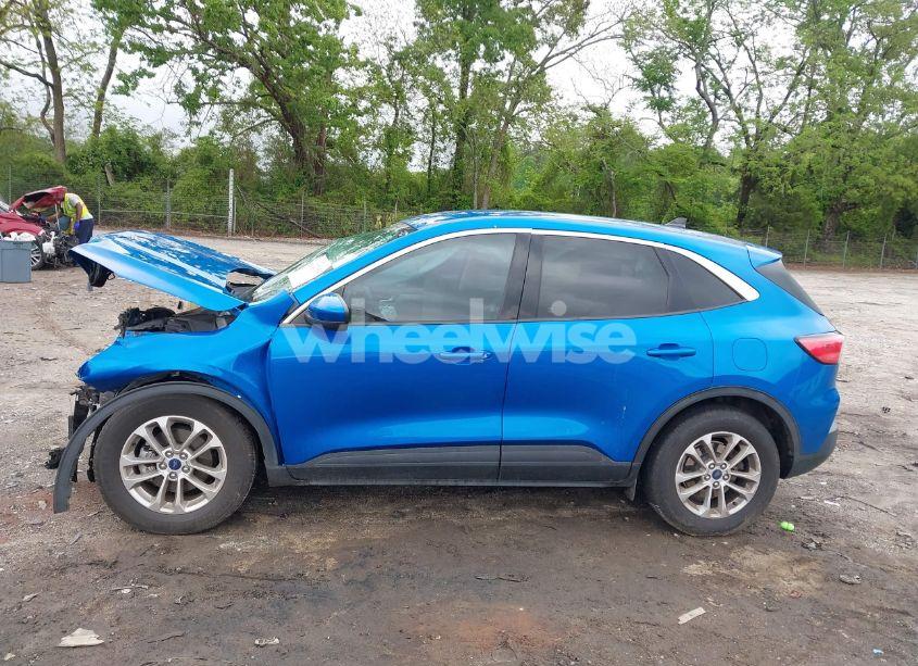 Photo 13 of 2020 Ford Escape SE (VIN 1FMCU0G64LUA57788)