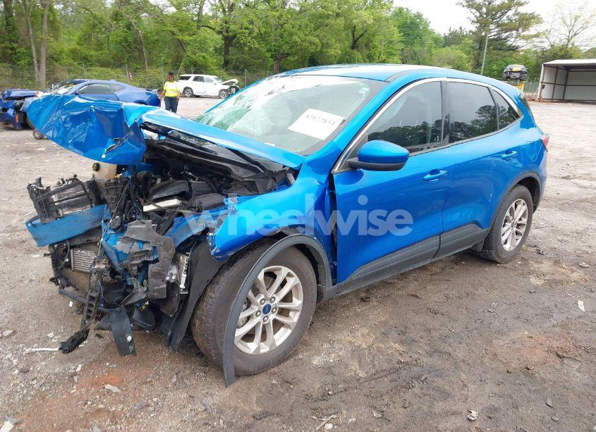 Photo 2 of 2020 Ford Escape SE (VIN 1FMCU0G64LUA57788)