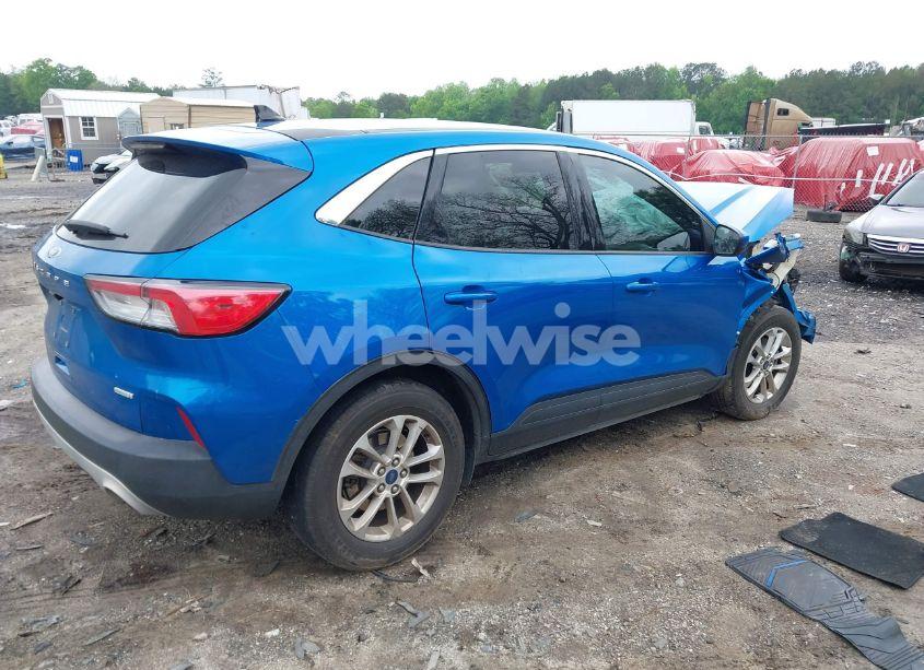 Photo 4 of 2020 Ford Escape SE (VIN 1FMCU0G64LUA57788)