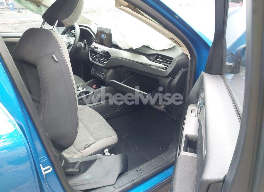 Photo 5 of 2020 Ford Escape SE (VIN 1FMCU0G64LUA57788)