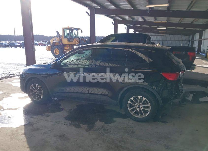 Photo 15 of 2020 Ford Escape SE (VIN 1FMCU0G64LUA95375)