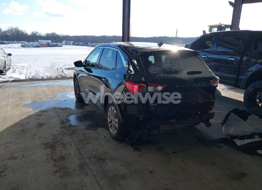 Photo 3 of 2020 Ford Escape SE (VIN 1FMCU0G64LUA95375)