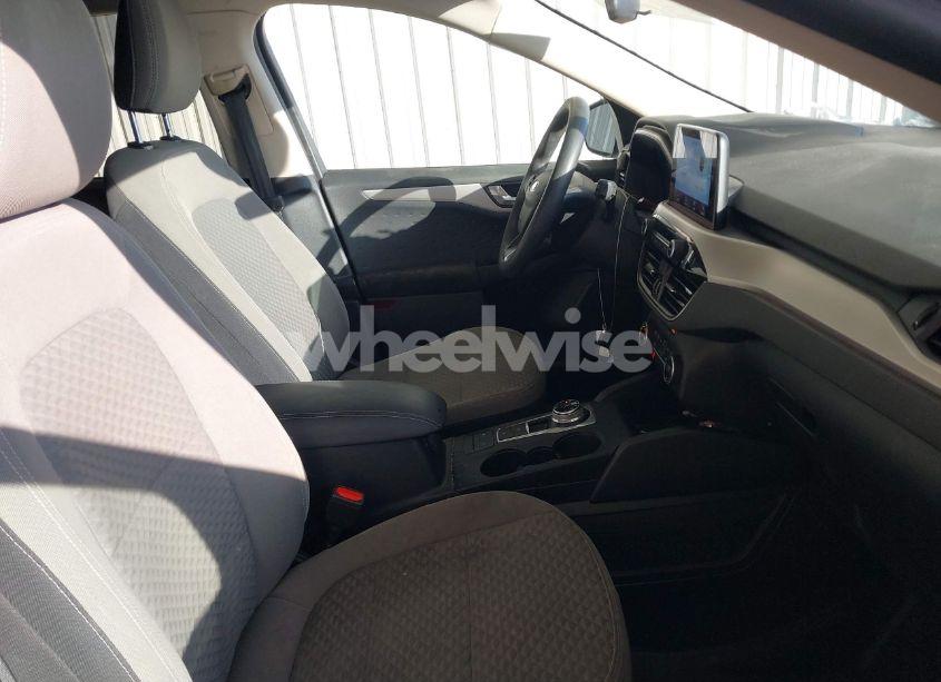 Photo 5 of 2020 Ford Escape SE (VIN 1FMCU0G64LUA95375)