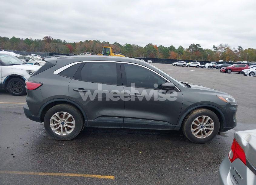 Photo 13 of 2020 Ford Escape SE (VIN 1FMCU0G64LUB55851)