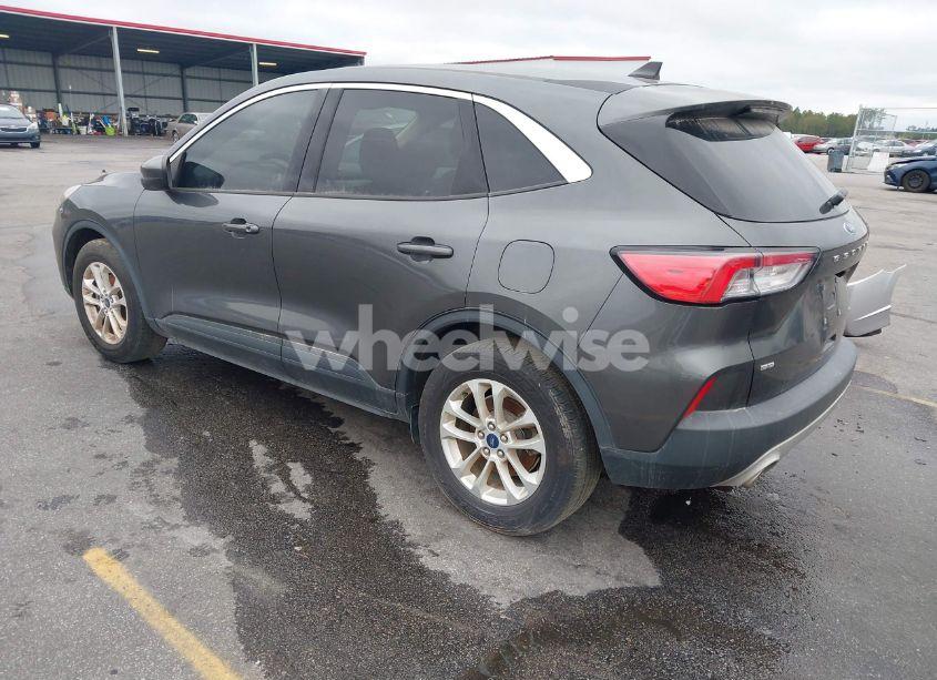 Photo 3 of 2020 Ford Escape SE (VIN 1FMCU0G64LUB55851)