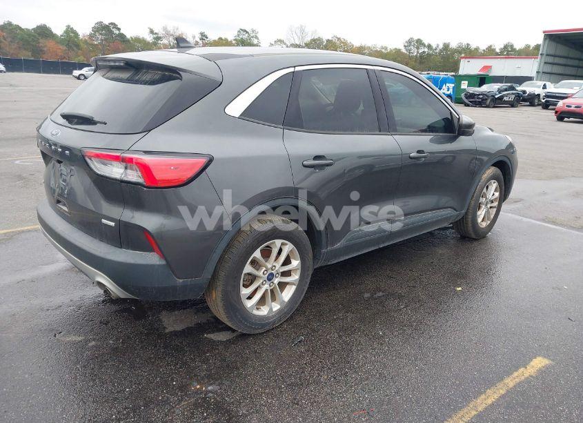 Photo 4 of 2020 Ford Escape SE (VIN 1FMCU0G64LUB55851)