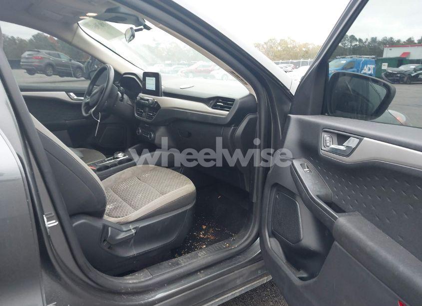 Photo 5 of 2020 Ford Escape SE (VIN 1FMCU0G64LUB55851)