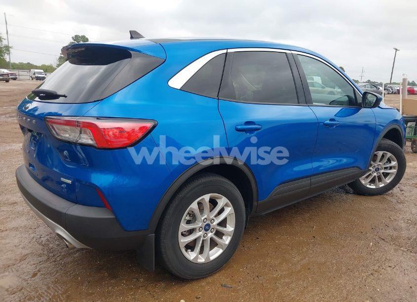 Photo 4 of 2020 Ford Escape SE (VIN 1FMCU0G64LUC08631)