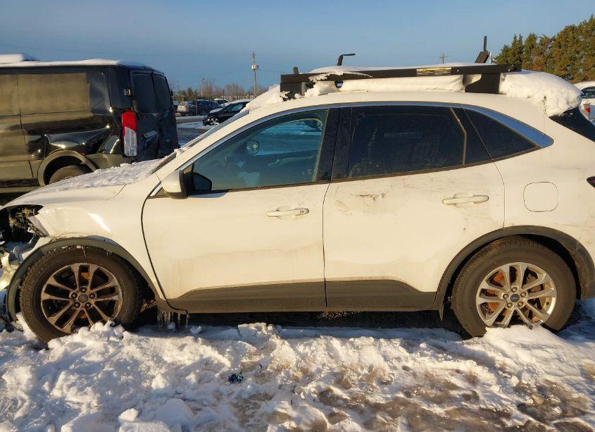 Photo 14 of 2021 Ford Escape SE (VIN 1FMCU0G64MUA69991)