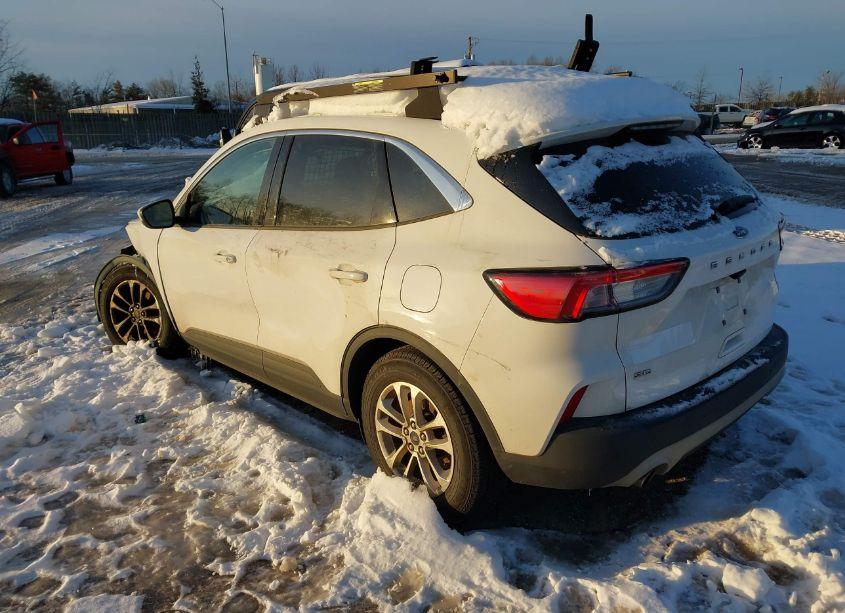 Photo 3 of 2021 Ford Escape SE (VIN 1FMCU0G64MUA69991)