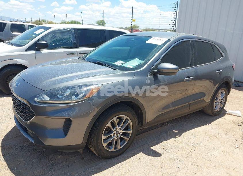 Photo 2 of 2021 Ford Escape SE (VIN 1FMCU0G64MUA89285)