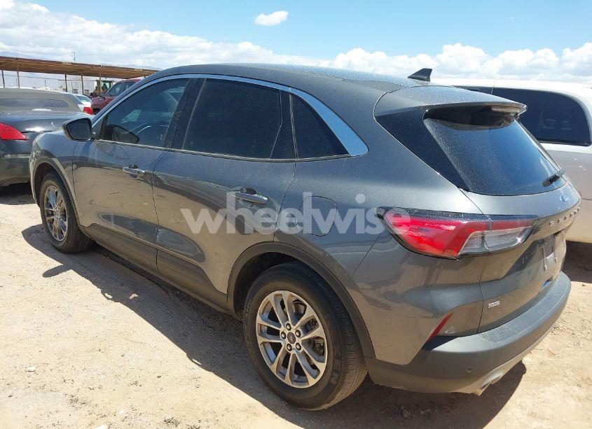 Photo 3 of 2021 Ford Escape SE (VIN 1FMCU0G64MUA89285)