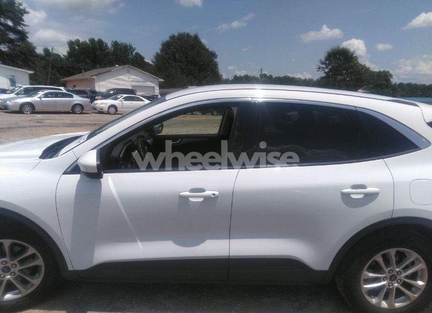 Photo 14 of 2021 Ford Escape SE (VIN 1FMCU0G64MUA90940)