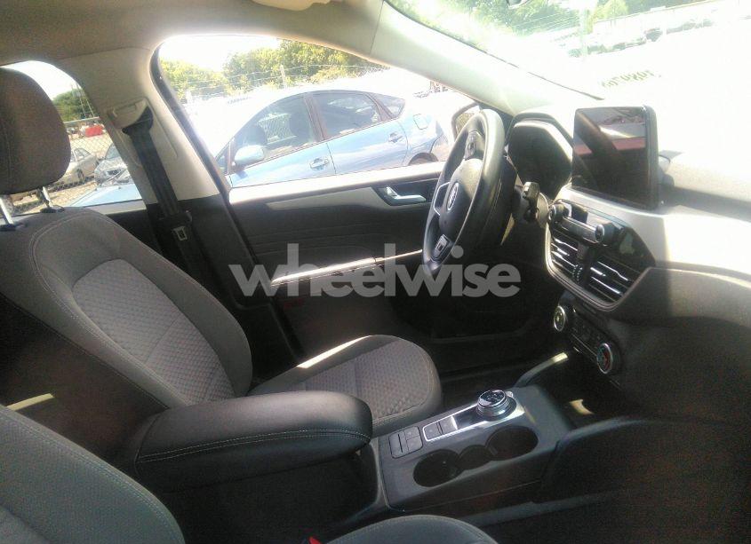 Photo 5 of 2021 Ford Escape SE (VIN 1FMCU0G64MUA90940)