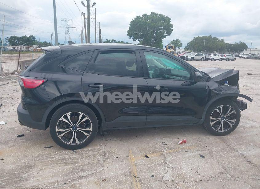 Photo 13 of 2022 Ford Escape SE (VIN 1FMCU0G64NUA91023)
