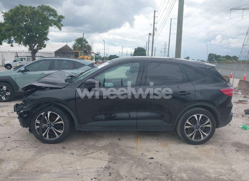 Photo 14 of 2022 Ford Escape SE (VIN 1FMCU0G64NUA91023)