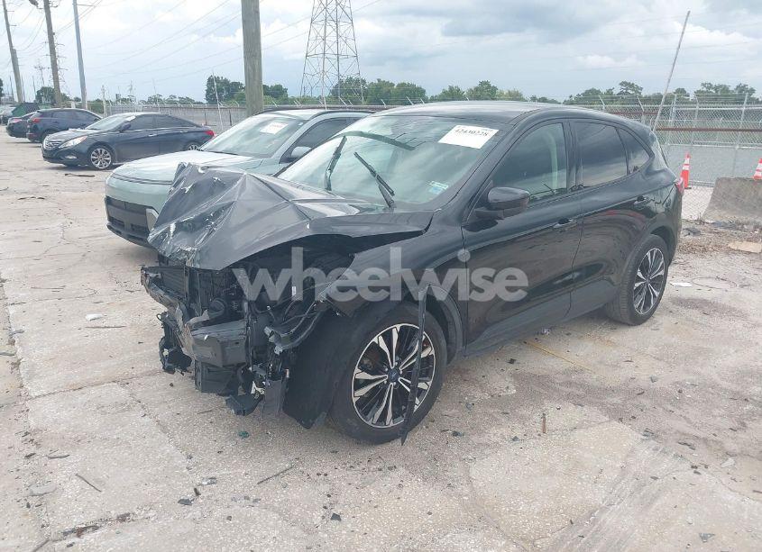 Photo 2 of 2022 Ford Escape SE (VIN 1FMCU0G64NUA91023)