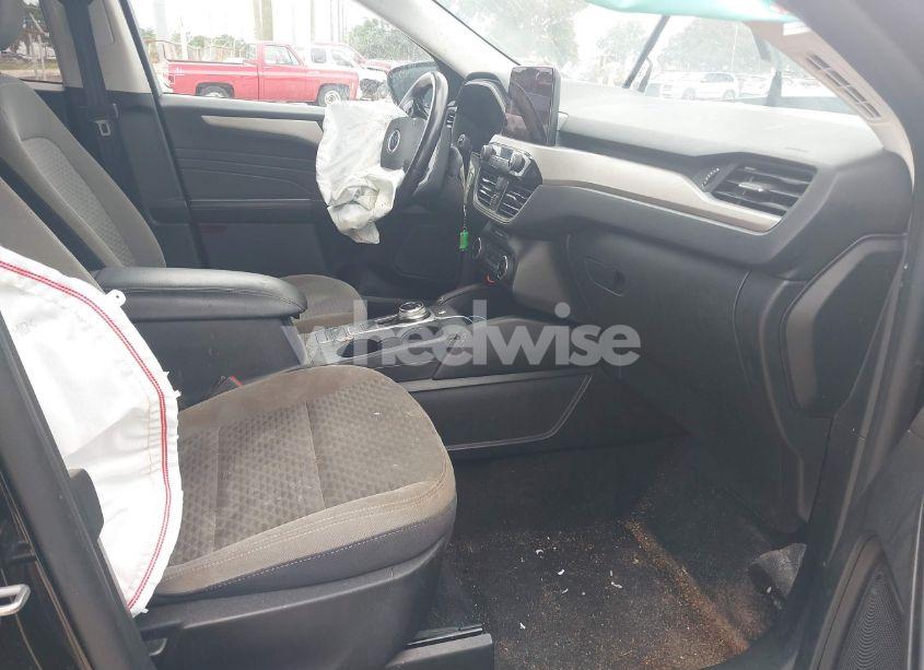 Photo 5 of 2022 Ford Escape SE (VIN 1FMCU0G64NUA91023)