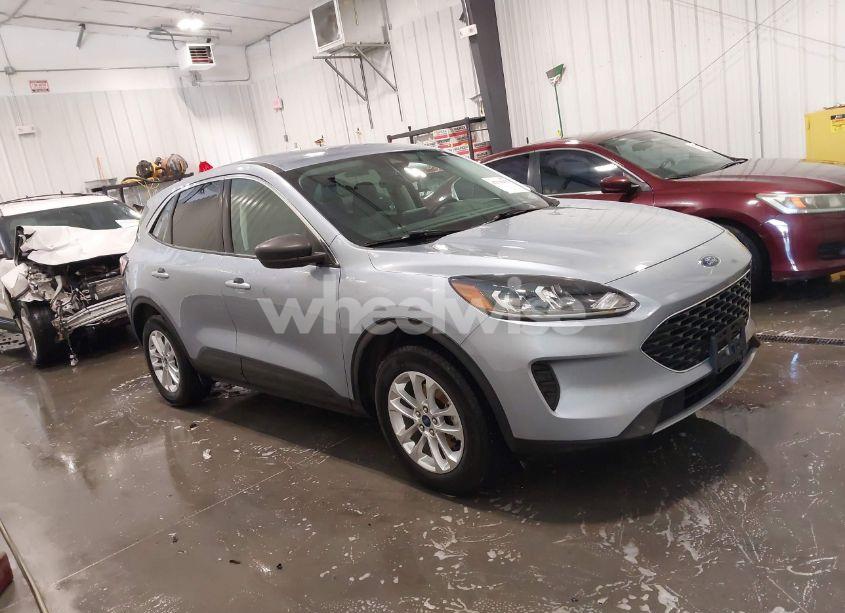 2022 Ford Escape SE (VIN 1FMCU0G64NUB71518) main photo