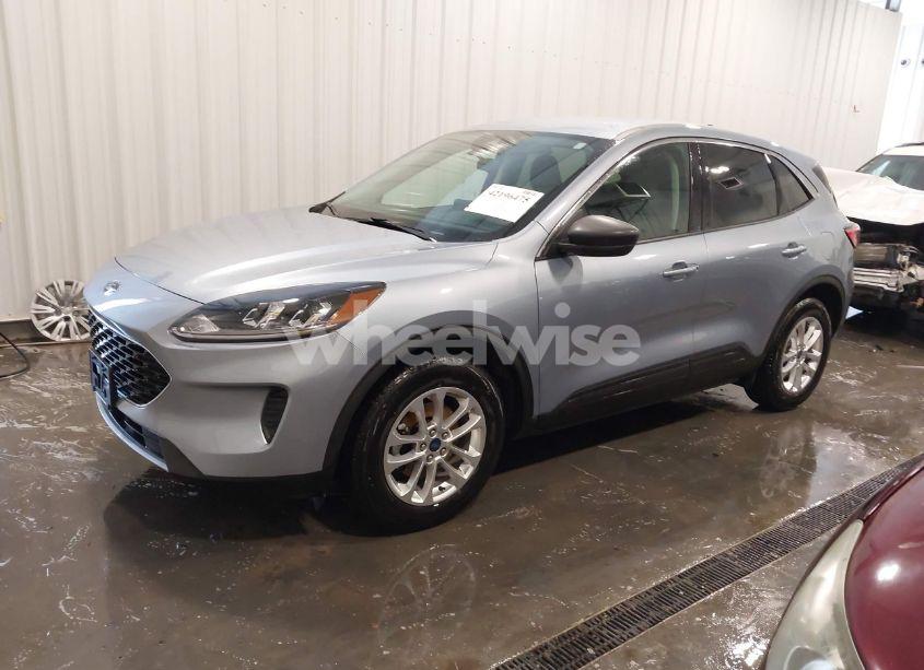 Photo 2 of 2022 Ford Escape SE (VIN 1FMCU0G64NUB71518)