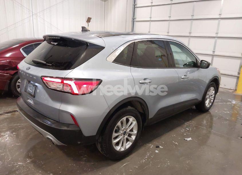 Photo 4 of 2022 Ford Escape SE (VIN 1FMCU0G64NUB71518)