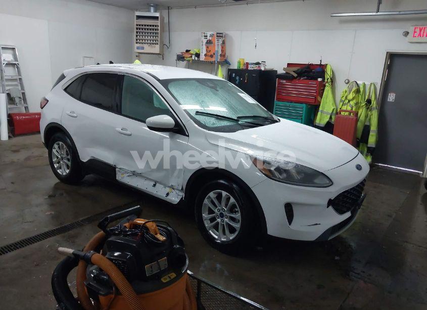 2020 Ford Escape SE (VIN 1FMCU0G65LUA83378) main photo