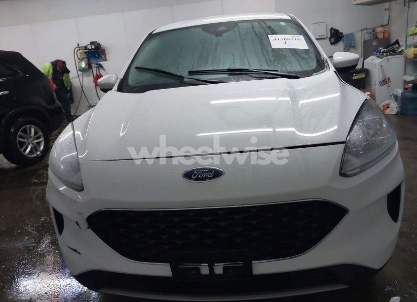 Photo 13 of 2020 Ford Escape SE (VIN 1FMCU0G65LUA83378)