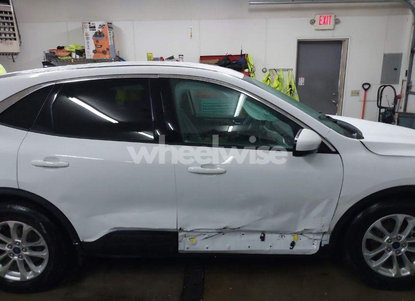 Photo 14 of 2020 Ford Escape SE (VIN 1FMCU0G65LUA83378)