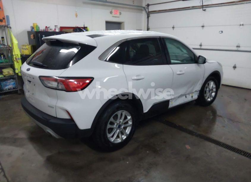 Photo 4 of 2020 Ford Escape SE (VIN 1FMCU0G65LUA83378)
