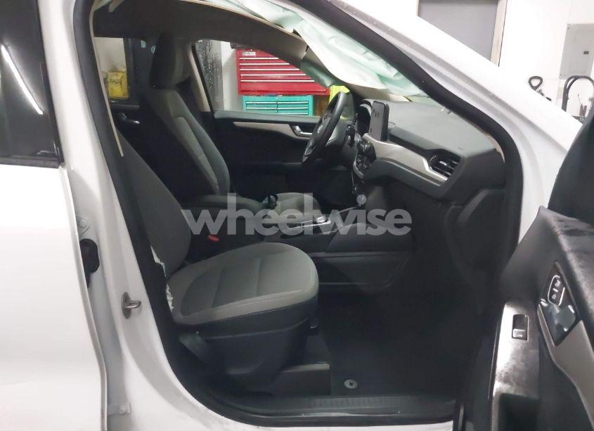 Photo 5 of 2020 Ford Escape SE (VIN 1FMCU0G65LUA83378)