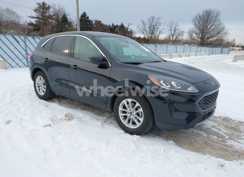 2020 Ford Escape SE (VIN 1FMCU0G65LUB13141) main photo