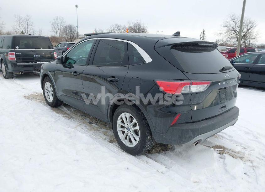 Photo 3 of 2020 Ford Escape SE (VIN 1FMCU0G65LUB13141)