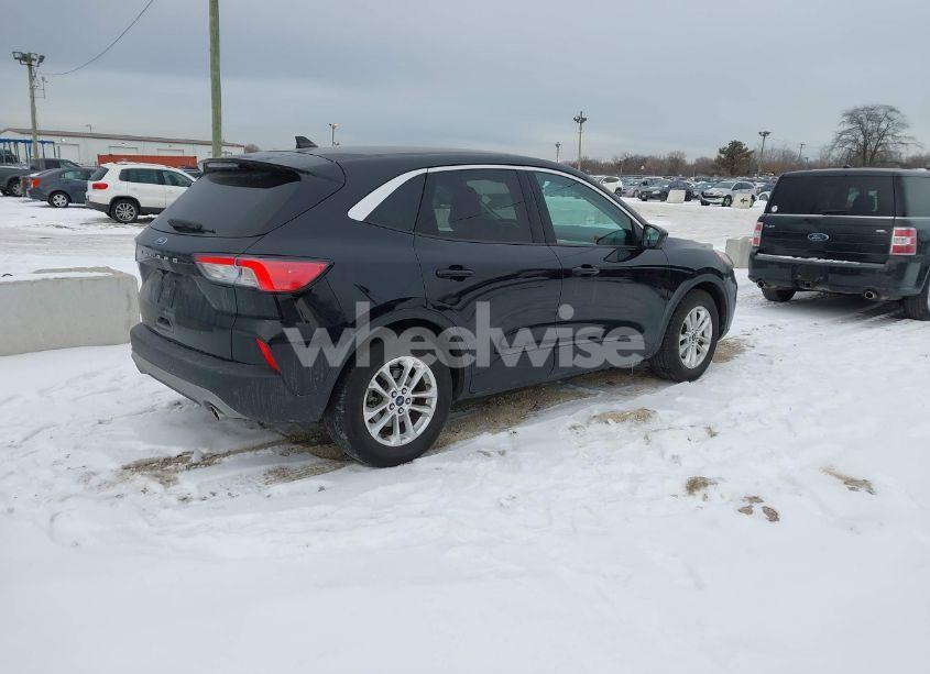 Photo 4 of 2020 Ford Escape SE (VIN 1FMCU0G65LUB13141)